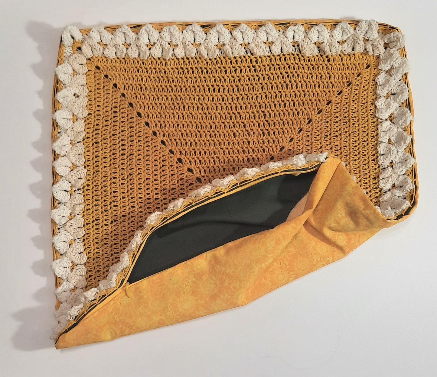 Crocheted pillow cover: Size: 18"x18"