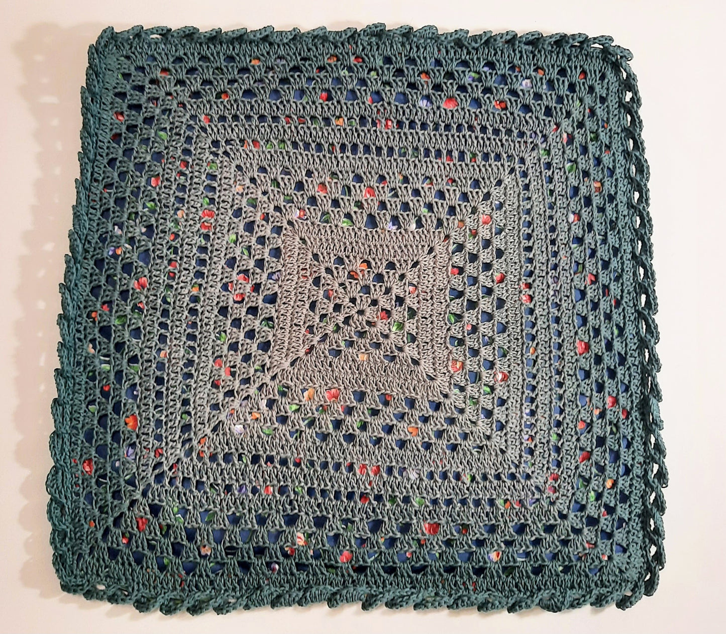 Crocheted front pillow cover. Size: 18"x18"