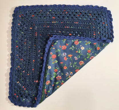 Crocheted front pillow cover. Size: 18"x18"