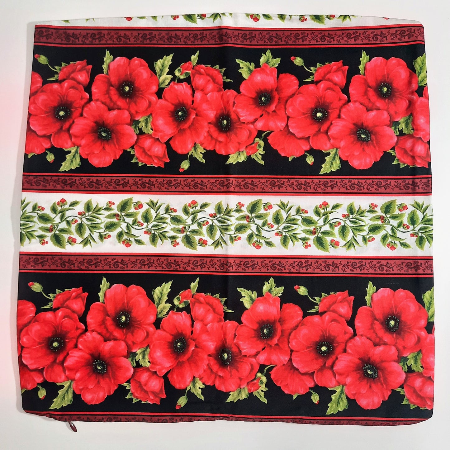 Flowered pillow cover. Size: 18"x18"