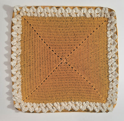 Crocheted pillow cover. Size: 18"x18"