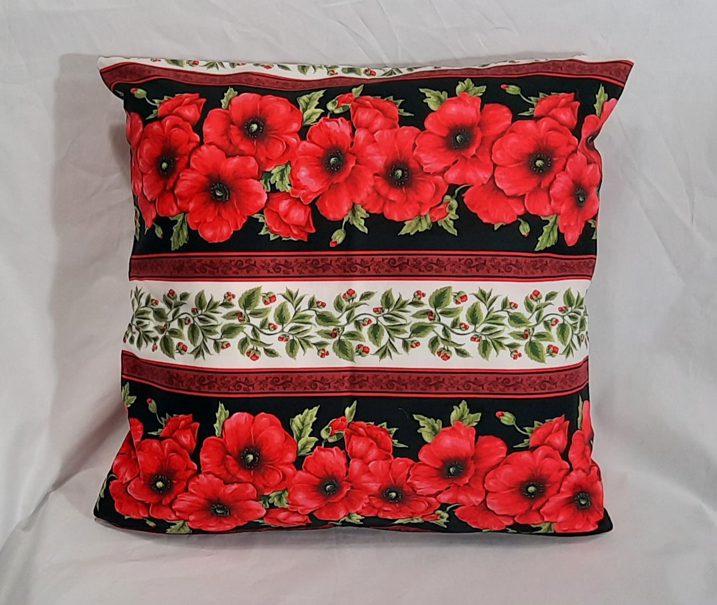 Flowered pillow cover. Size: 18"x18"