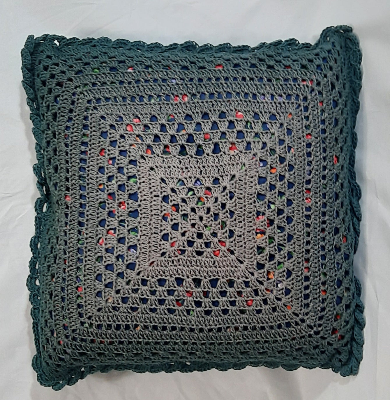 Crocheted front pillow cover. Size: 18"x18"