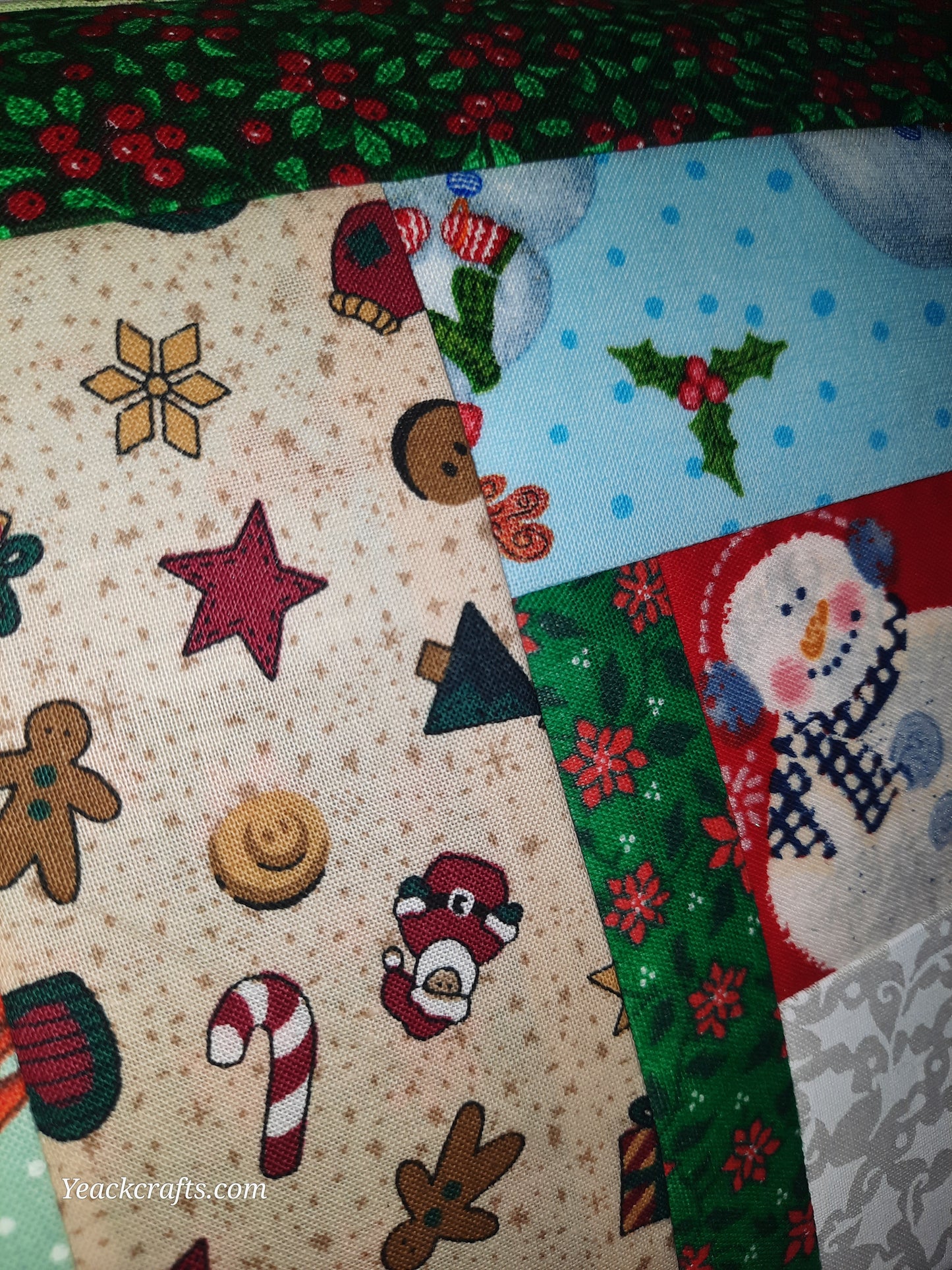 11"x17" Quilted Christmas Travel Pillow