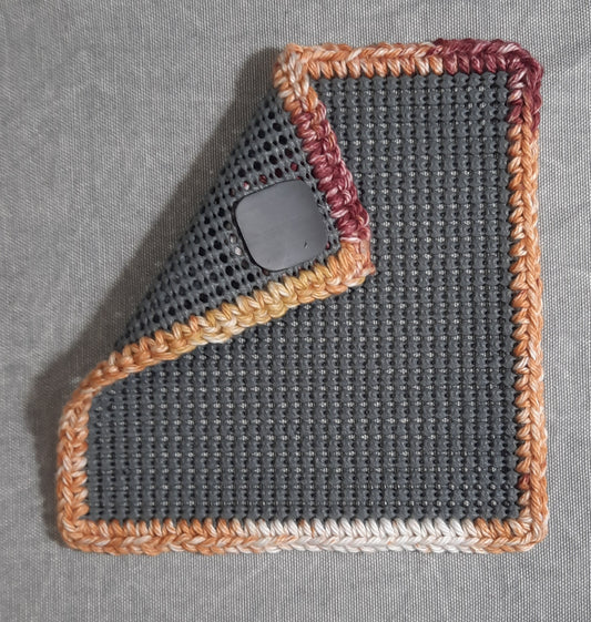Jar Gripper with Magnet: Grey/orange, mauve and yellow